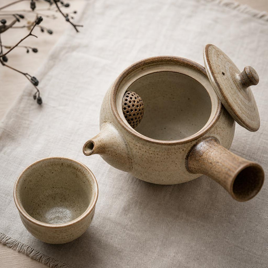 Teapot Kumi detail photo