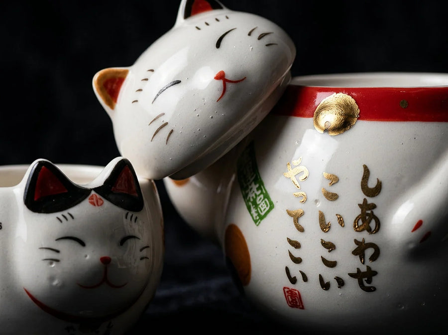 Lucky Cat Tea Set Aino detail photo
