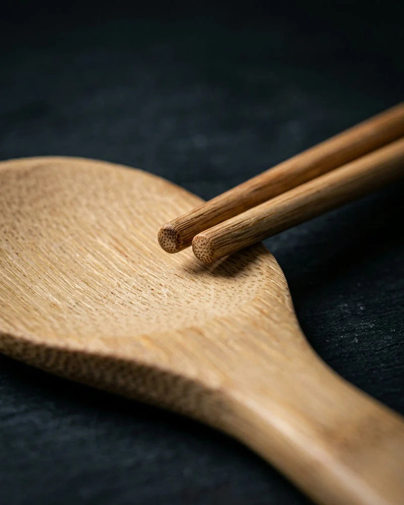 Akihiko Bamboo Chopsticks & Rice Spoon Set of 5 detail photo