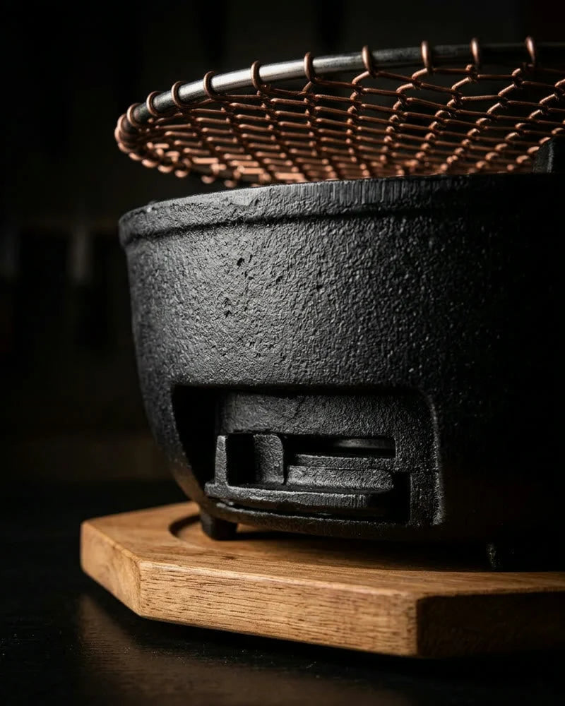Akira Barbecue – Cast Iron with Wooden Base detail photo
