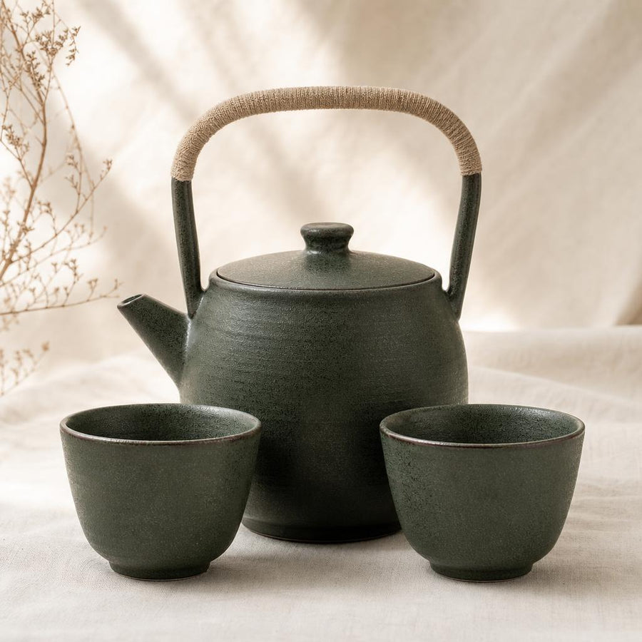 Hitomi Japanese Teapot Travel Set - Teapot with 2 Teacups (3 Colors) - product detail view from Japanese Kitchen Supply