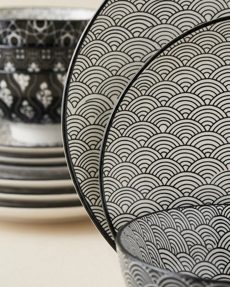 Minami Dinnerware Set detail photo